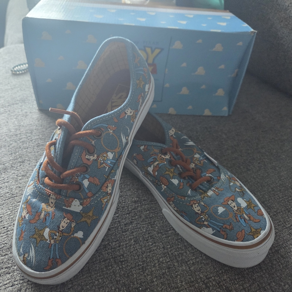 VANS Women’s Size 7  Men’s Size 5.5 Pixar x Authentic Toy Unisex